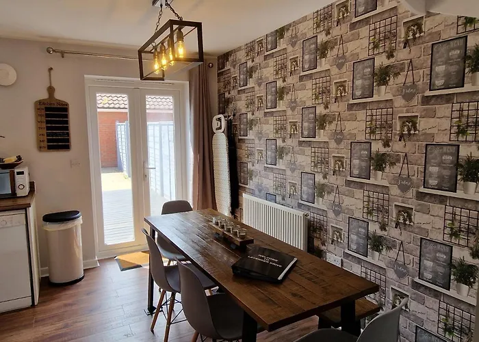 Norwich, Lavender House, 3 Bedroom House, Private Parking And Garden